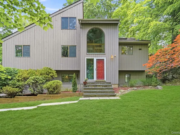 43 Powder Horn Road, Cortlandt Manor, NY 10567