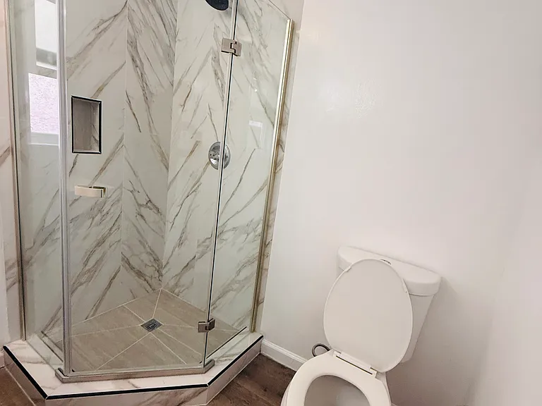 728 E Walnut St #7 — Photo 12