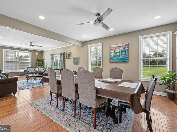5th image of 25 Sherwood Ln