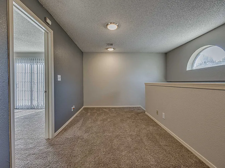 Lexington Commons - Staircase & Landing