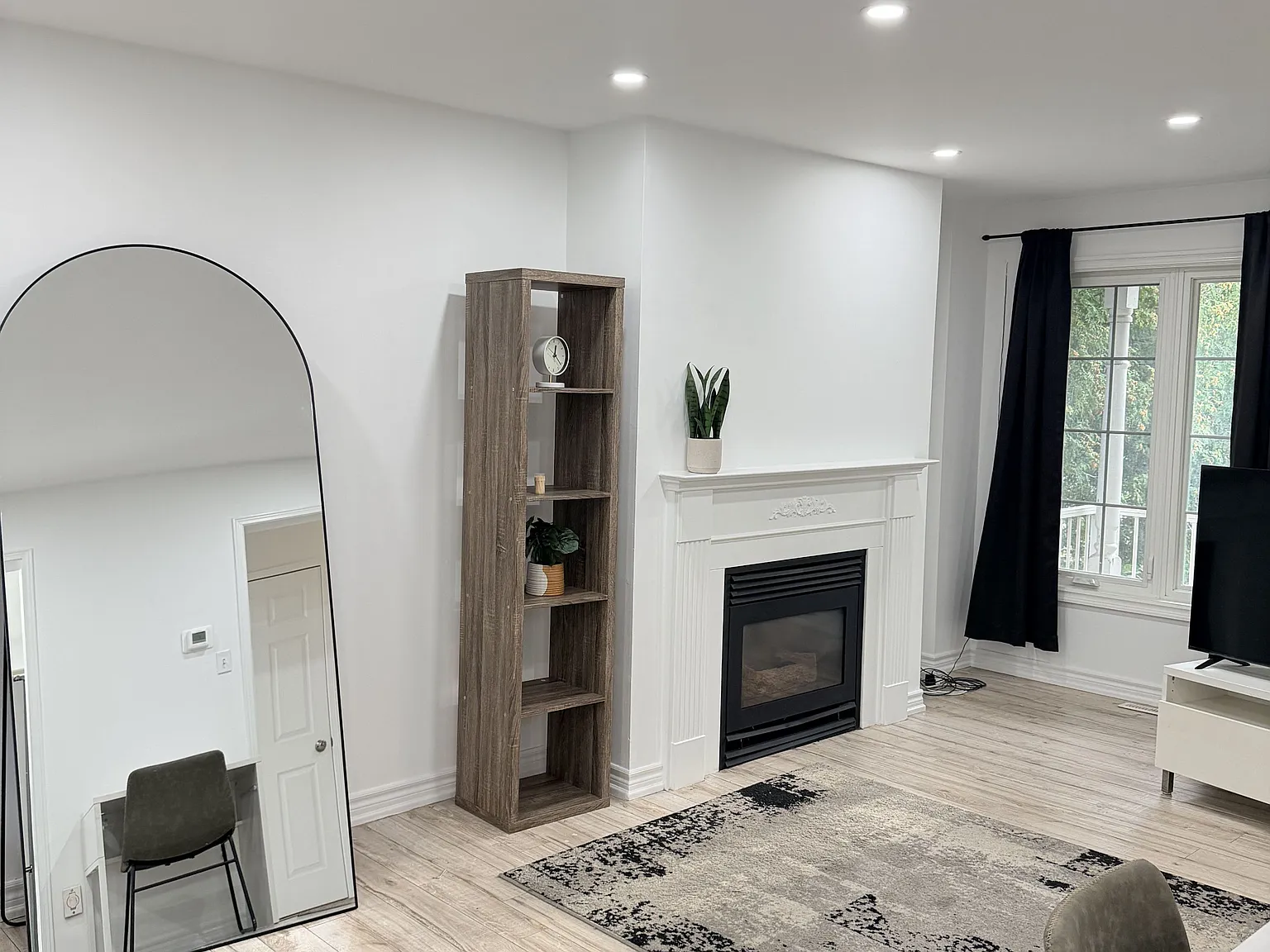 3 bed, $2,909 — Photo 2