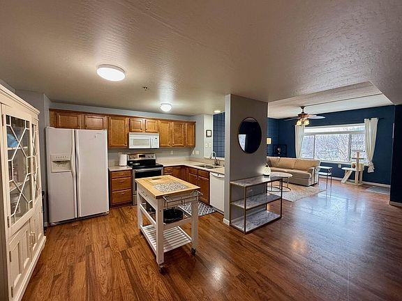 3rd image of 400 N RICHMOND STREET #417