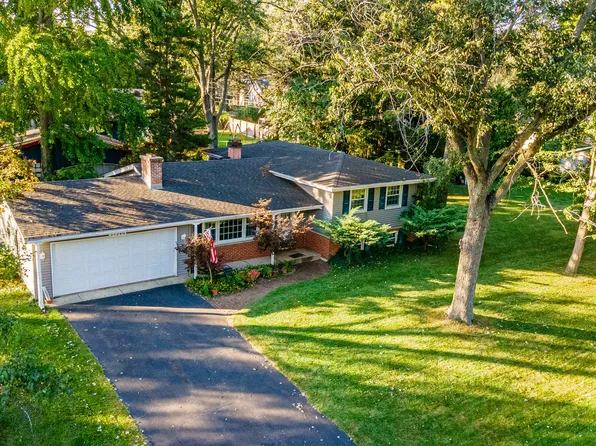 3S240 Burr Oak Dr, Glen Ellyn, IL 60137