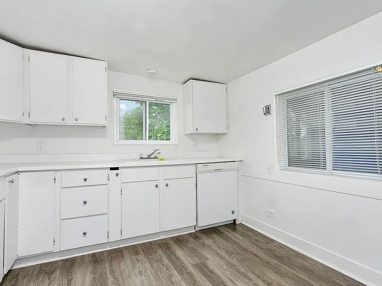 2125 S Adams St — Photo 14