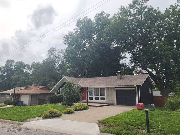 2nd image of 1212 Old Manor Rd