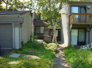 4 Peddlars Dr, Branford, CT 06405