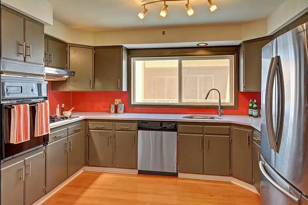 4 bed, 2230 sqft, $5,500 — Photo 2