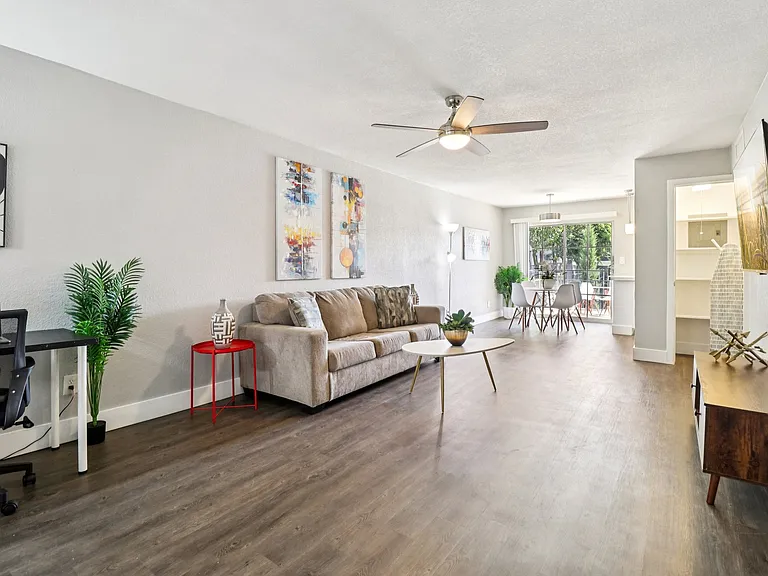 The Ashley at Bluffview Apartments — Photo 26