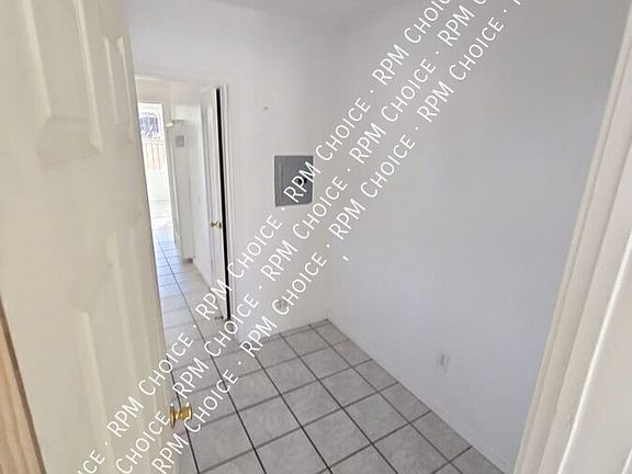 4th image of 1320 W Anaheim St
