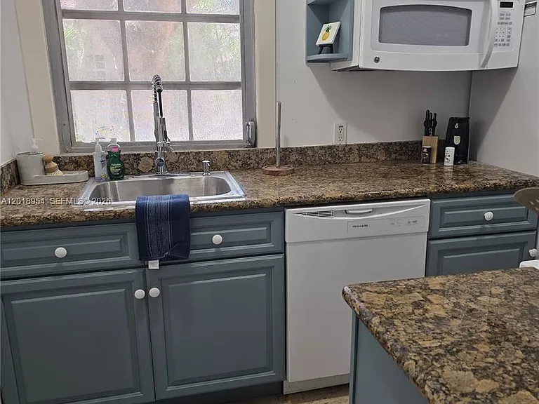 404 Viscaya Ave #404 — Photo 6