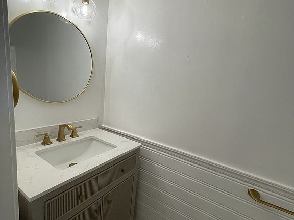 5th image of 319-323 Deckbar Ave #103