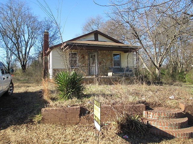 2nd image of 609 Marion Ave