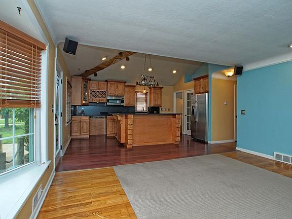 4th image of 30517 Ronald Dr
