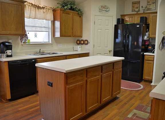 5th image of 17232 Sandwick Dr