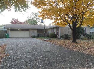 2102 Carnes Dr, Springdale, AR 72762