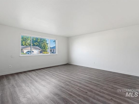 4th image of 125 Donna Dr