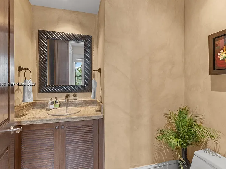 685 Harbor Ln — Photo 13
