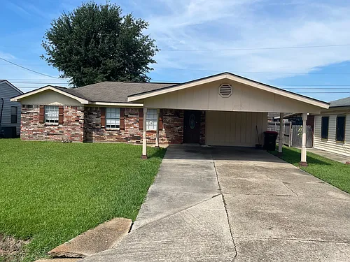 821 Fairmont Ln Photo 1