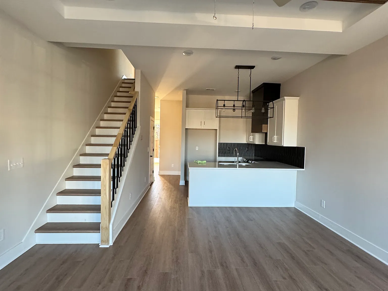 3 bed, 1430 sqft, $2,499 — Photo 3