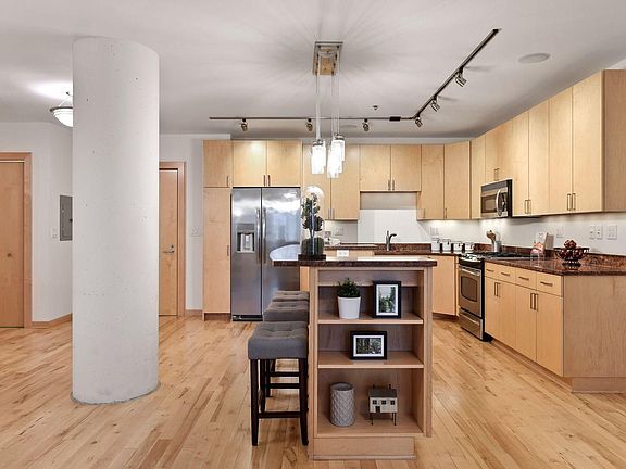 4th image of 215 10th Ave S Unit 421