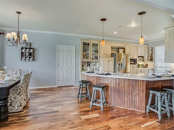 5th image of 1209 Chandler Cir