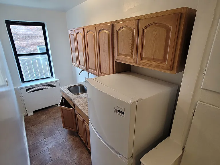 255 E 176th St #H1 — Photo 8