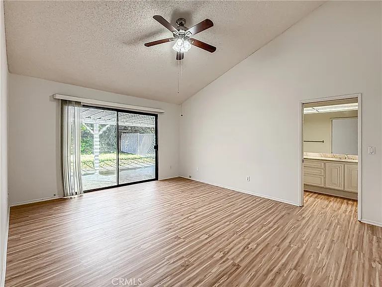 9201 Paso Robles Ave — Photo 40