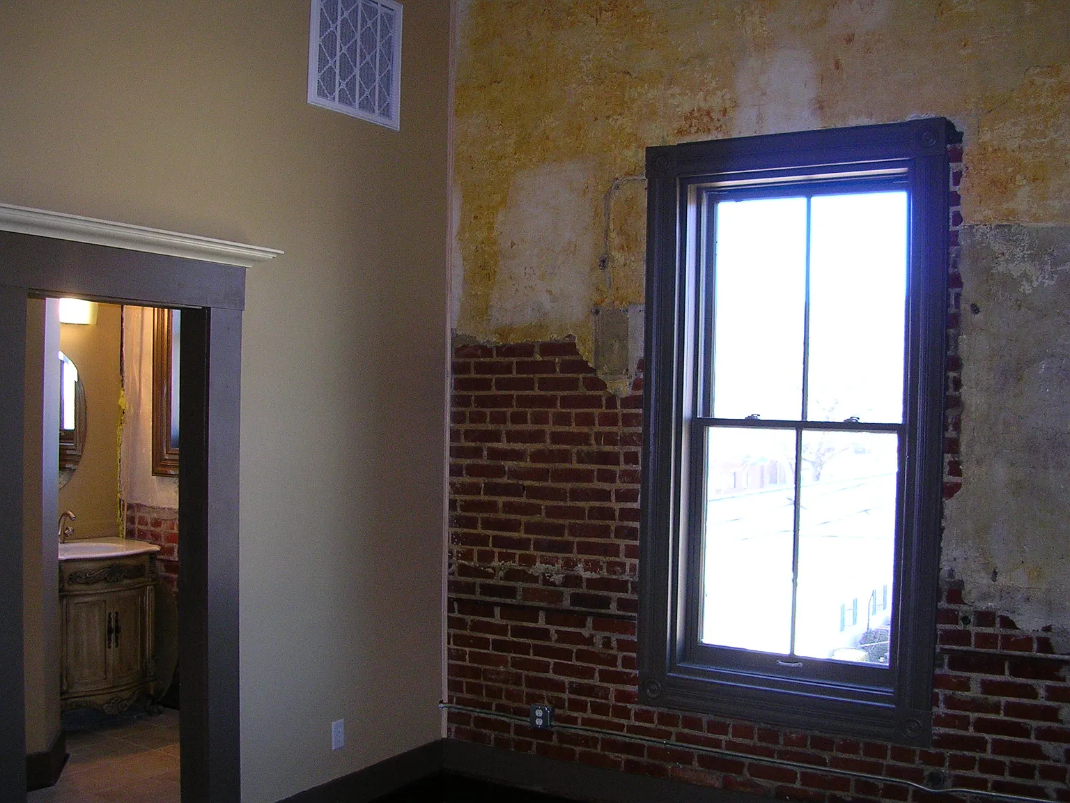 LOFT 212 - 212 — Photo 4