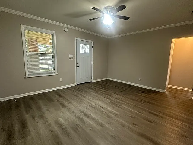 8032 Lexington Dr — Photo 11