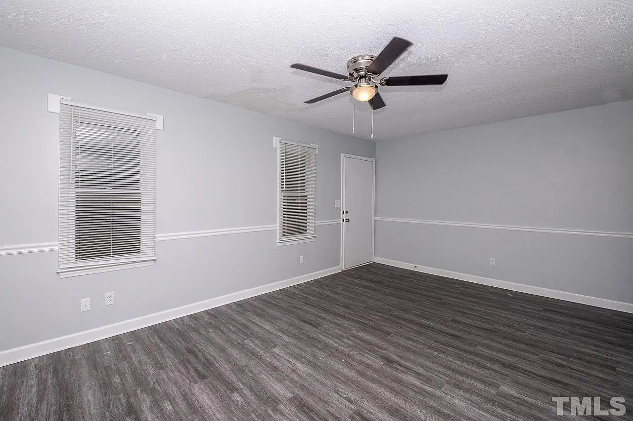 2 bed, 1.0 bath, 800 sqft, $1,200 — Photo 2