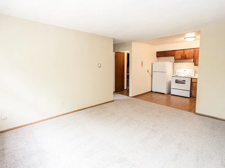 Sixth Street NE Apts — Photo 7
