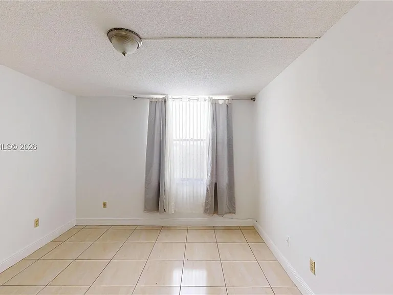 14201 N Kendall Dr #401D — Photo 8