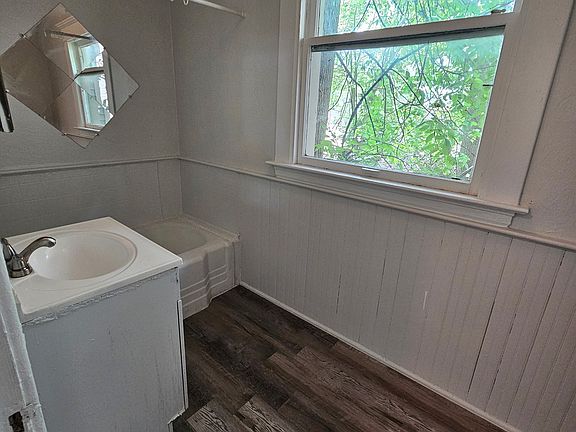 4th image of 1014 E Oakland Ave