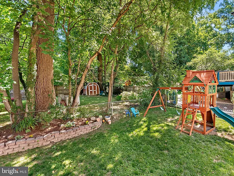 8909 2nd Ave — Photo 3