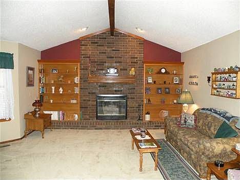 2nd image of 5806 Northridge Ln NE