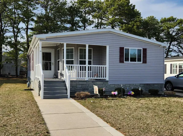 77 Pine Ridge Blvd, Whiting, NJ 08759