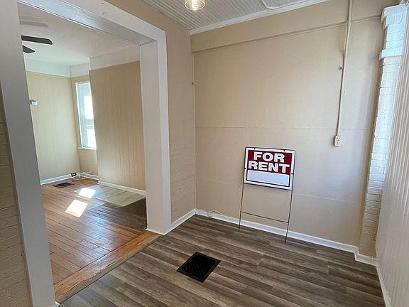 3rd image of 3926 Edwards Rd #1