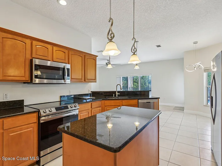 929 Hialeah St — Photo 18