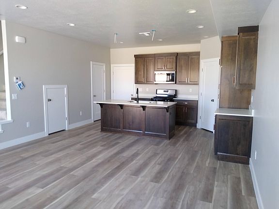 5th image of 840 S Black Alder Dr