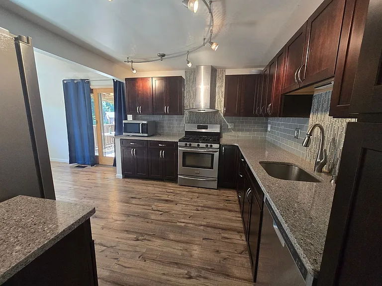 104 Ridgeview Dr — Photo 5