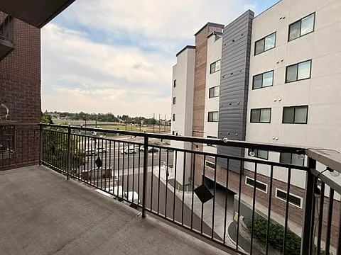 Spacious private patio with gas hook up for grilling