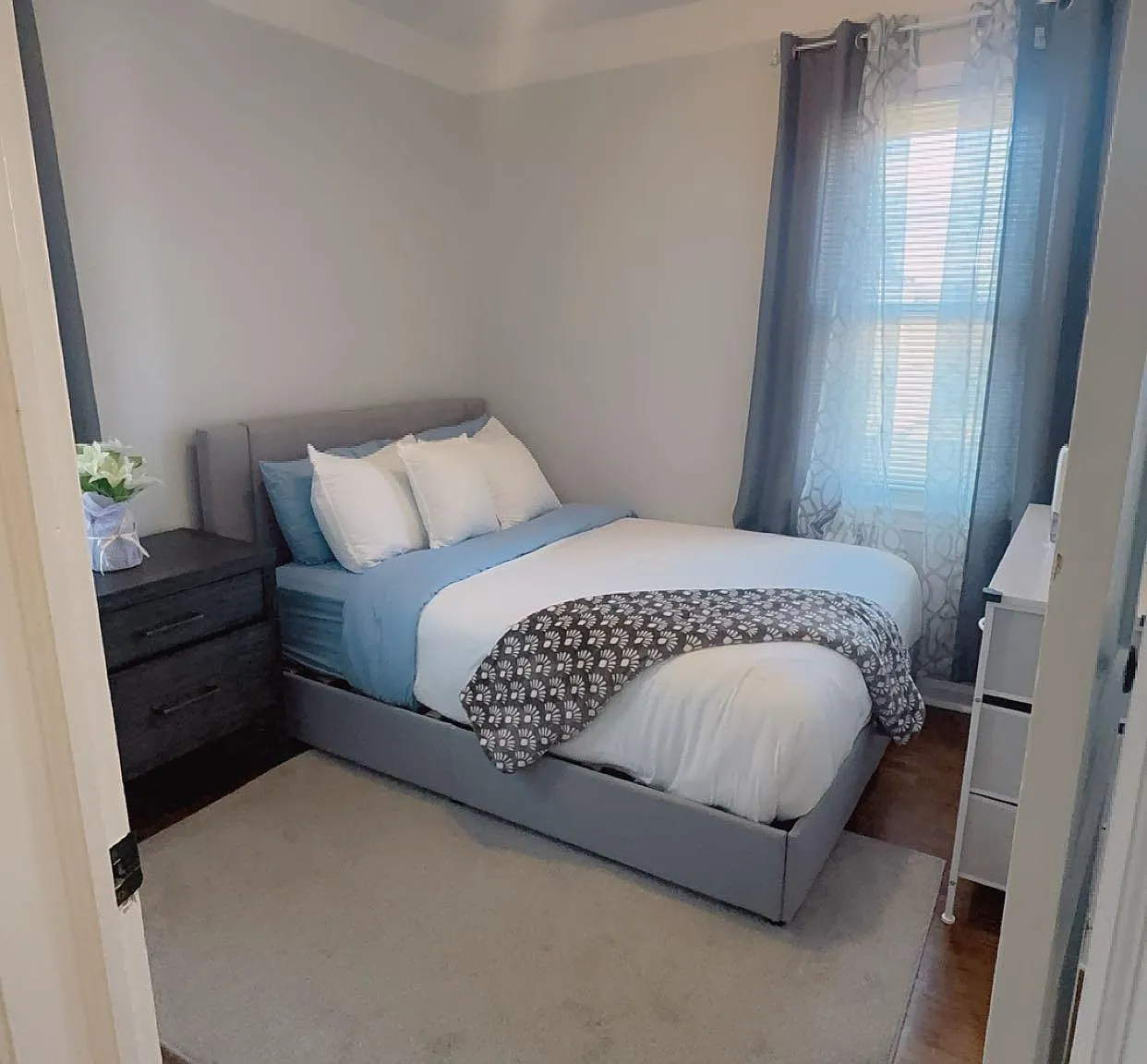 4 bed, 1.0 bath, 1074 sqft, $771 — Photo 1
