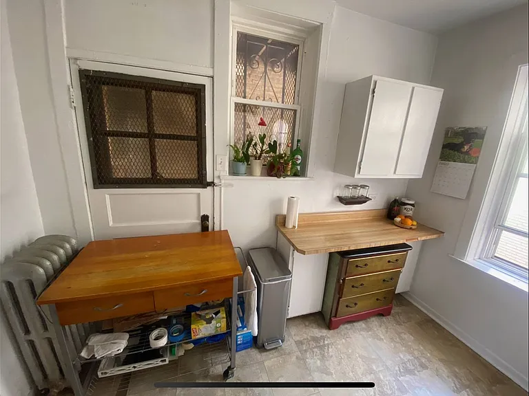 2804 N Cambridge Ave — Photo 3