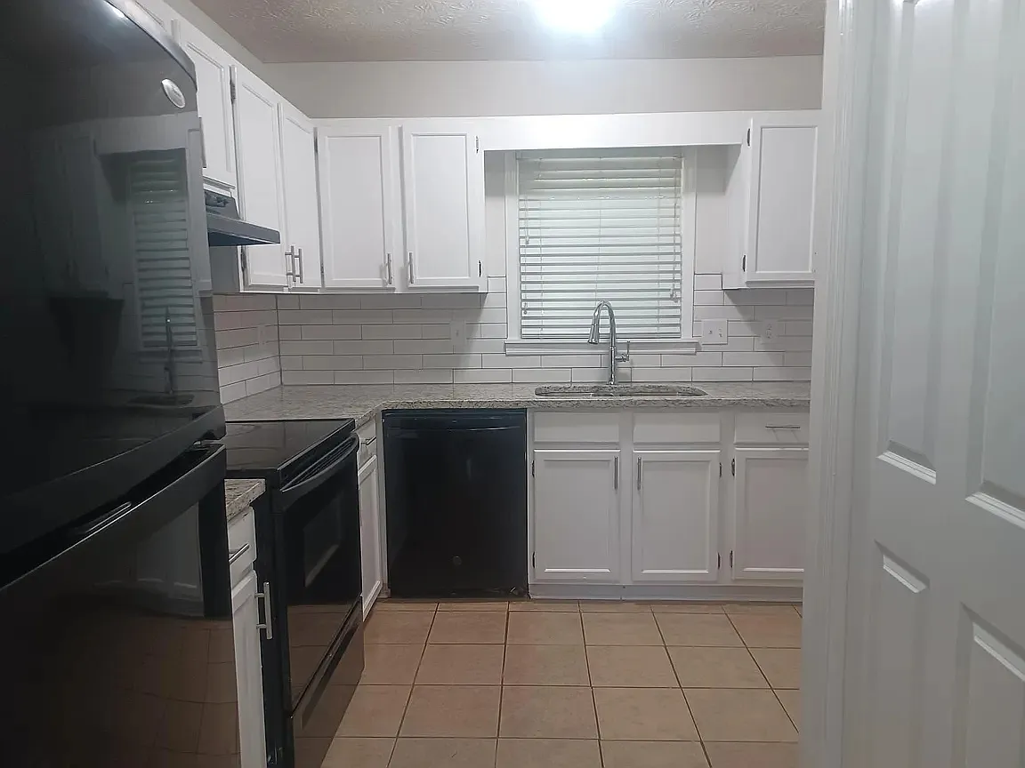 595 Wedgewood Dr - 1 — Photo 3