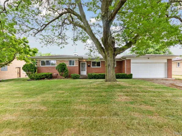 22808 Greenview Rd, Southfield, MI 48075