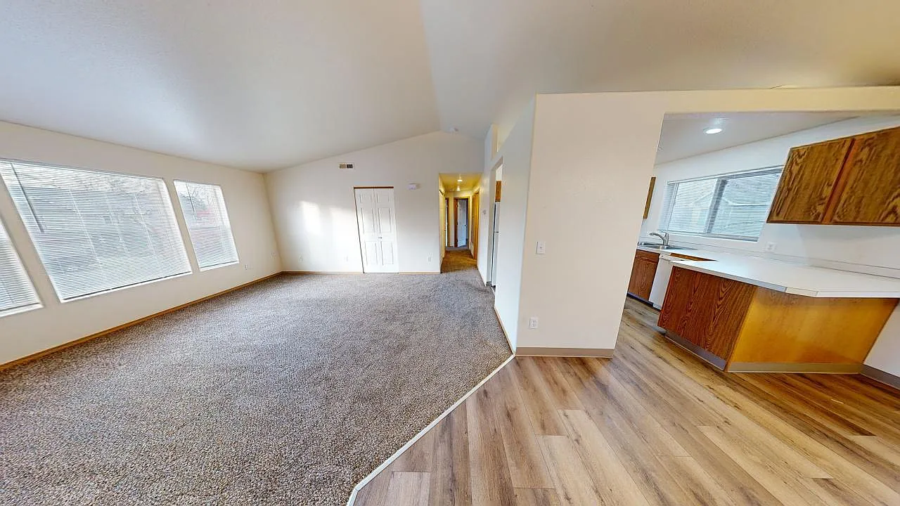 3 bed, $1,595 — Photo 2