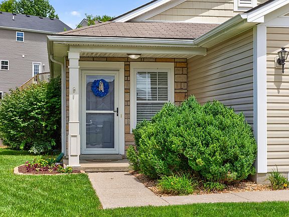 2nd image of 1329 Harrington Ct