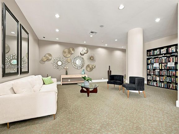 3rd image of 7441 Wayne Ave APT 10C