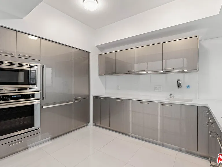 13700 Marina Pointe Dr #1915 — Photo 7