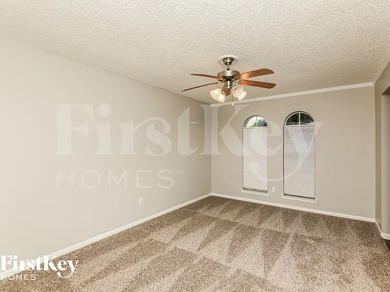 244 E Malone Ave — Photo 9